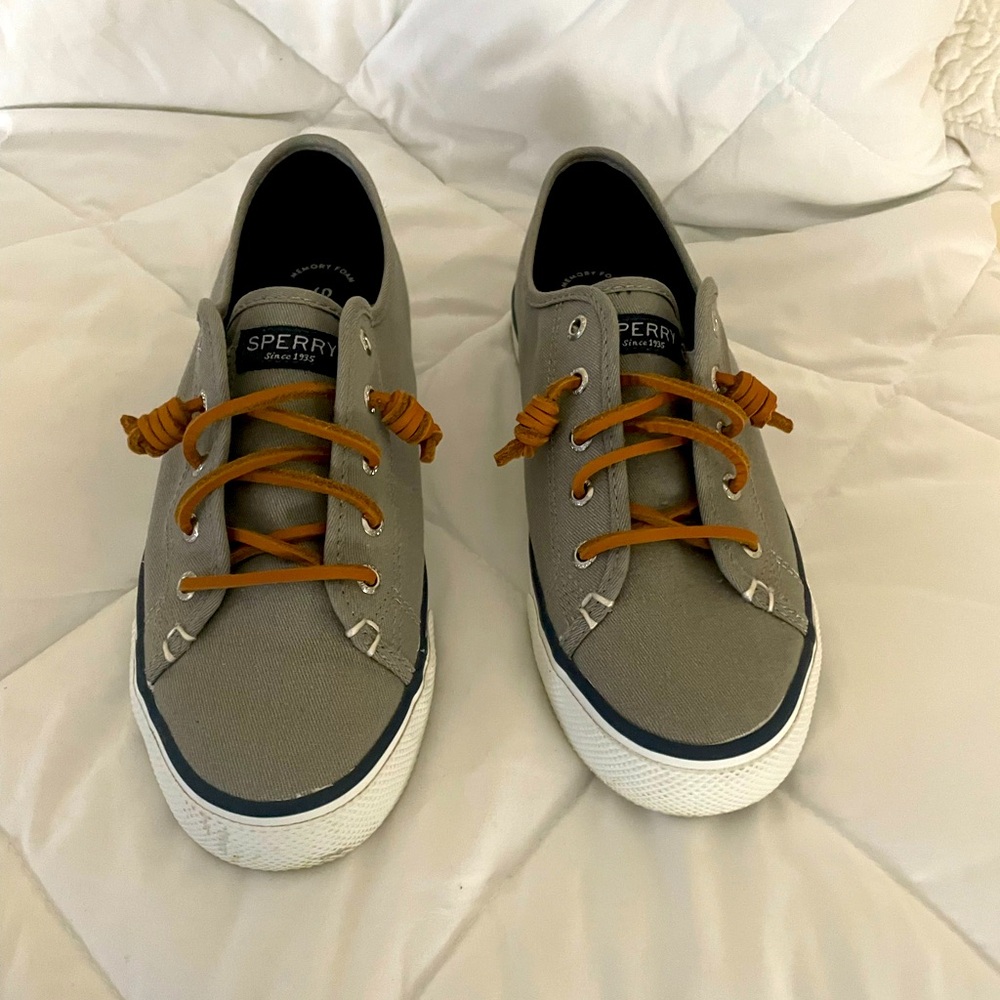 SPERRY TOP-SIDER gray sneakers! Memory foam soles. Excellent condition. Size 8.